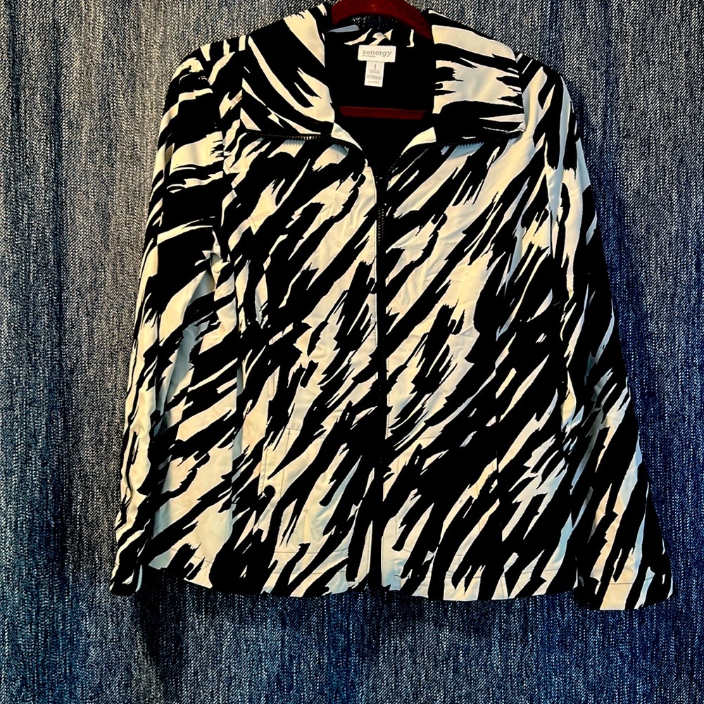 Zenergy by Chico’s, black and white print Jacket, size Chico’s 1